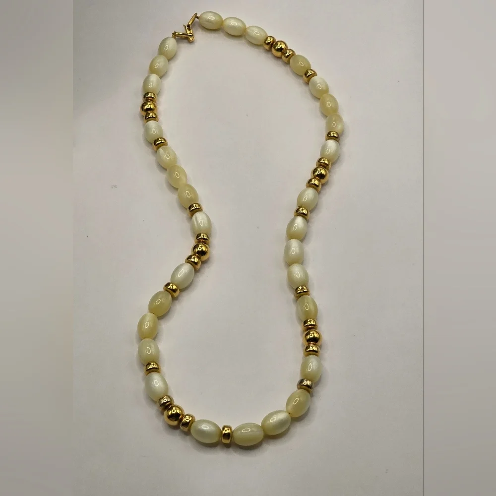 Napier Lucite Cream and Gold Tone Beaded Vintage Necklace - Picture 3 of 7